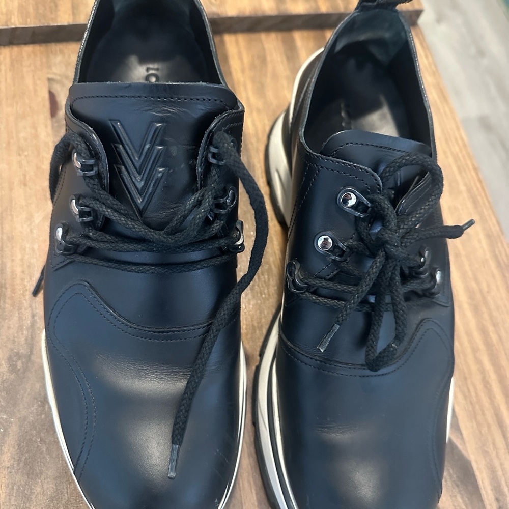 Black Sneakers with Sleek Minimalist Design